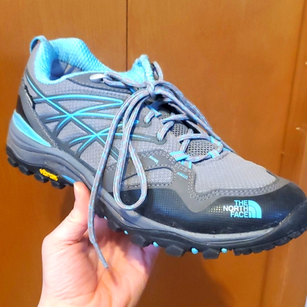 Women's waterproof hiking shoes